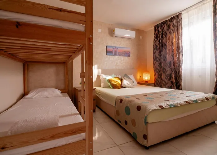 Happy * Nea Kallikrateia