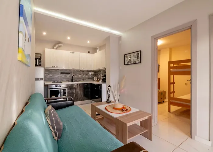 Happy * Nea Kallikrateia